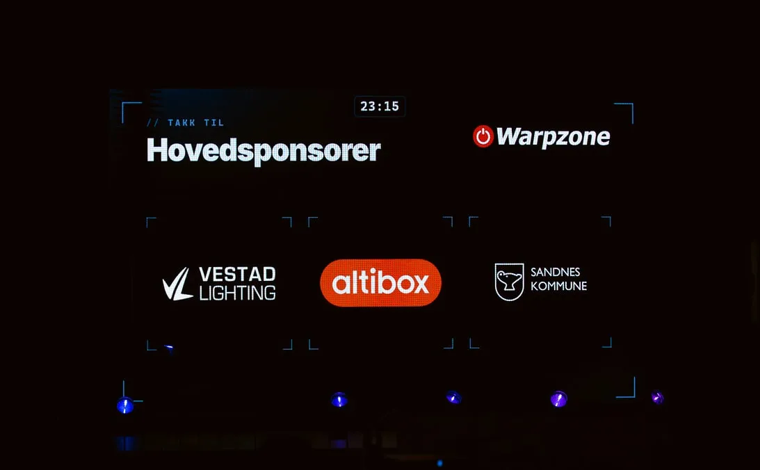 Storskjermen takker hovedsponsorene Vestad Lighting, Altibox og Sandnes kommune